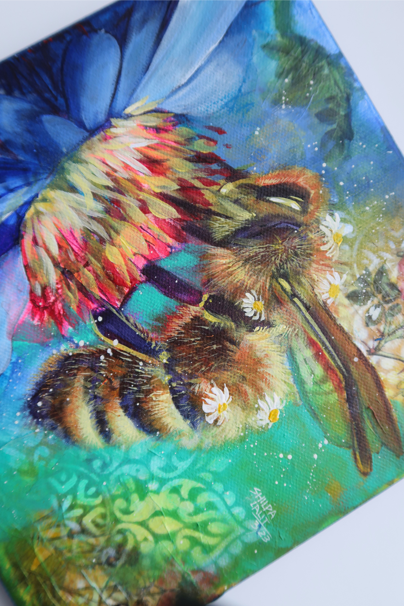 Buzz with the Bees - Lets paint the Queen Bee using Acrylic paints and mixed media on canvas